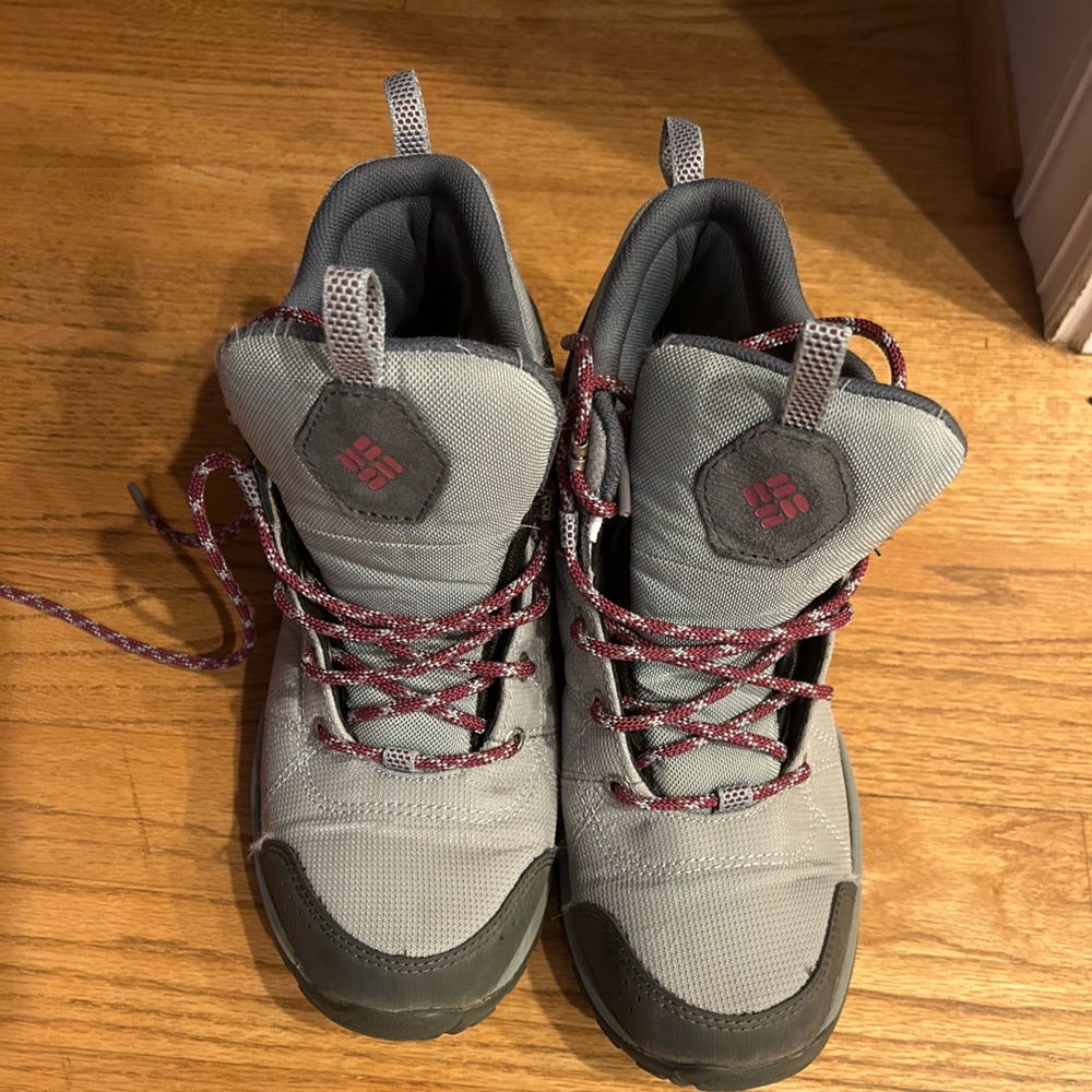 Columbia Size 11 Women’s hiking boots, grey with purple.